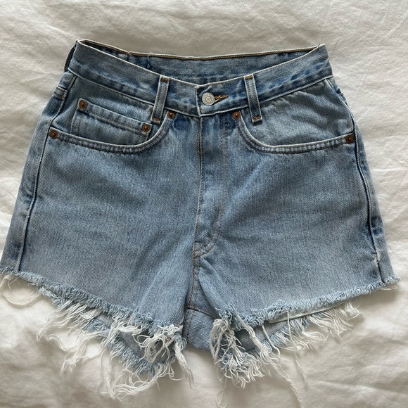 Vintage Levi’s Jean Shorts - Picture 3 of 6